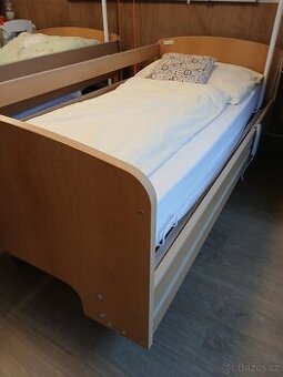 Zdravotní polohovací postel