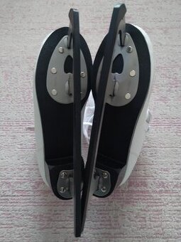 Prodám dámské brusle 37/38 délka stélky 24,5