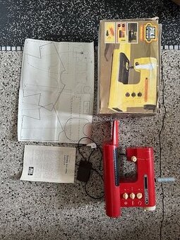 Retro dětský šicí stroj