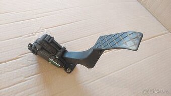 VW Transporter T5 – Pedál plynu