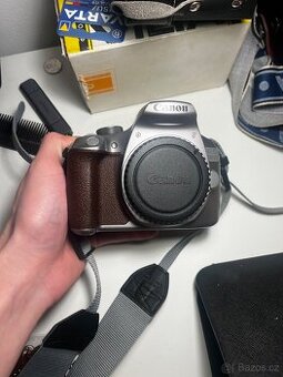 📷 Canon EOS 1300D – stříbrný + 18–55mm IS II + Canon EF 50m