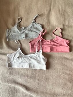 Dívčí sportovní podprsenka.