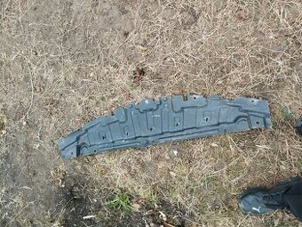 Mazda 3 - kryt pod motor