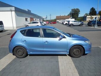 Hyundai i30 1.4i 16V Trikolor, 80 kW, Klima, ČR