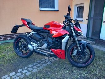 Ducati Streetfighter V2