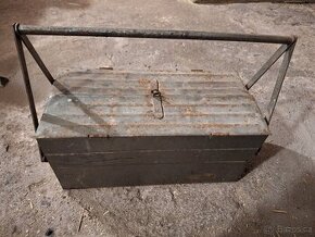 Plechový box na nářadí (1974)