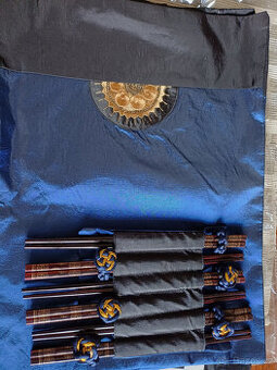 jídelní hůlky s prostíráním