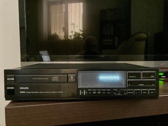 Philips CD 104 versus Philips CD 304