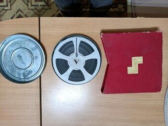 8mm amaterský film kvalitnější nahrávaka.;-)