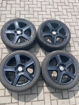Original VW kola R17 s pneu 225/45/17