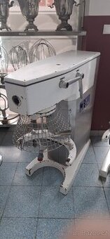 Universální stroj - robot