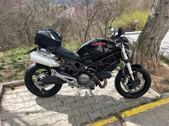 Ducati Monster 696