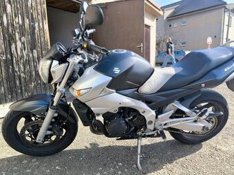 Suzuki GSR 600