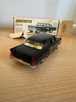 Starý kovový model USSR ČAJKA 1:43