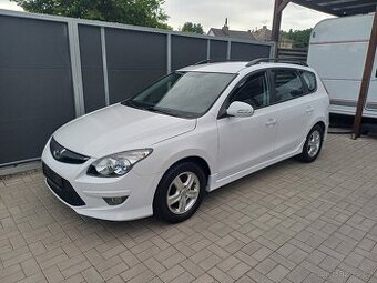 Nové v ČR...Krásný Hyundai I30 cw...