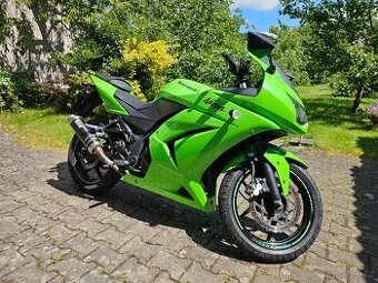 Kawasaki Ninja 250R, 2012, najeto 19700 km, laďák MIVV