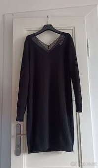 Svetrové šaty s krajkou