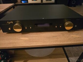AVM evolution V2 předzesilovač.