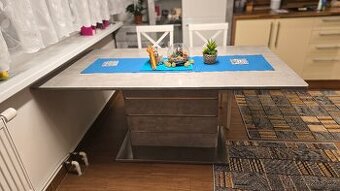 Rozkládací jídelní stůl