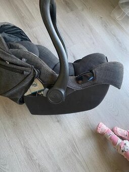 Krásná autosedačka Joie 0-13 kg,deky i na hraní