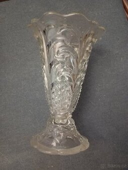 VÁZA S LISOVANÉ SKLO, BROUŠENÍ KŘIŠŤÁL