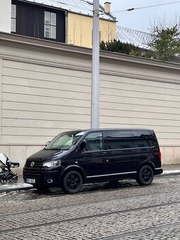 Volkswagen Multivan T5 Highline 2015, 132 kW, 171 000 km