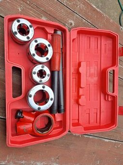 Závitořez na trubky