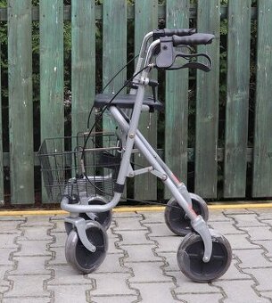 Čtyřkolové chodítko