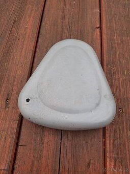 kastlík pérák bateriový