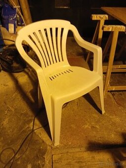 Plastové židle 30ks