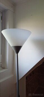 Stojací lampa
