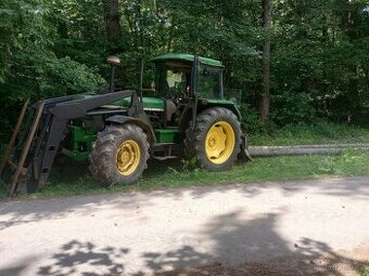 Traktor 4x4 s čelním nakládačem