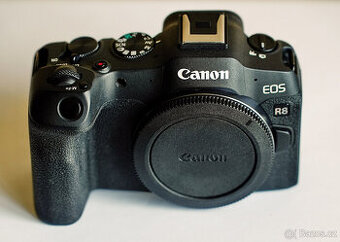CANON EOS R8, perfektní stav.