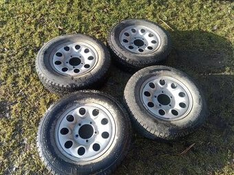 205/70/15  -suzuki Vitara