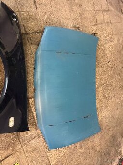 Vw golf 4 kapota , modra tmavá s polepem folii