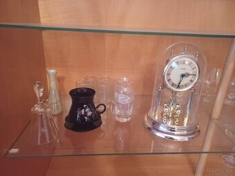 Staré sklo a porcelan