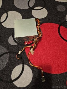 Kvalitní zdroj HP 300W – Standardní ATX konektory (24-pin)