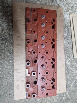 Hlava motoru zetor 9540