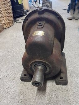 Motor s převodovkou