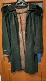 Dámský kožený kabát s kapucí