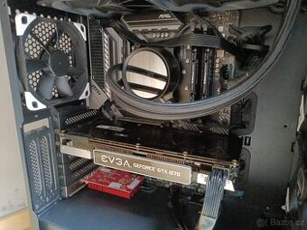 Herní PC + klávesnice