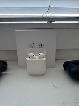 Apple AirPods 2019