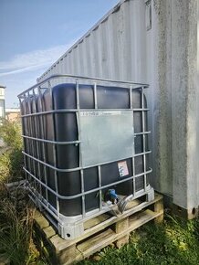Prodám IBC nádrž 1000L černá na kovové paletě