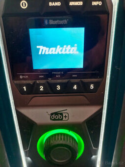 Stavební aku rádio Makita MR007G, nabíječka