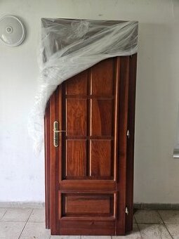 Dřevěné dveře