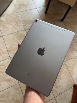 iPad Pro (10.5") - 1