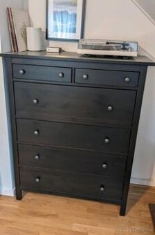 HEMNES KOMODA .........