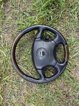 Dřevěný volant MOMO Subaru
