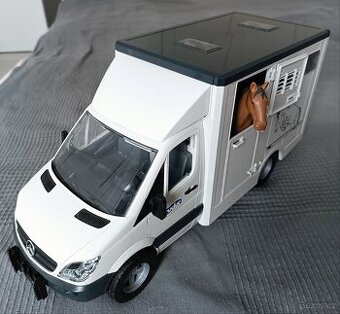 Bruder MERCEDES BENZ přepravník koní