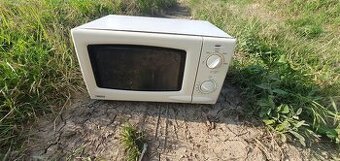 Mikrovlnka Zanussi E19M